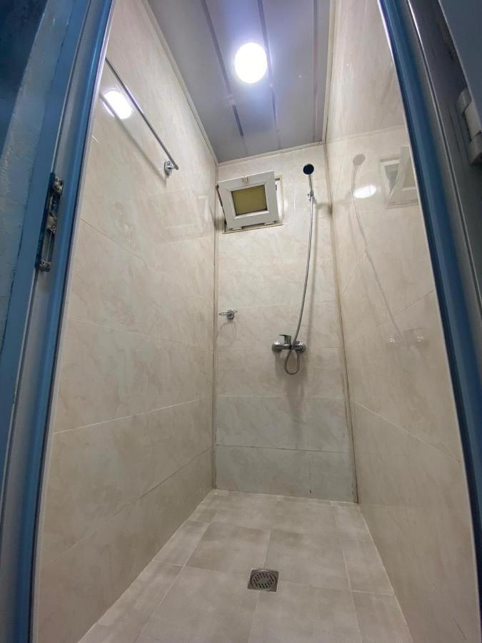 Apartment Studio Maksim Batumi Bagian luar foto