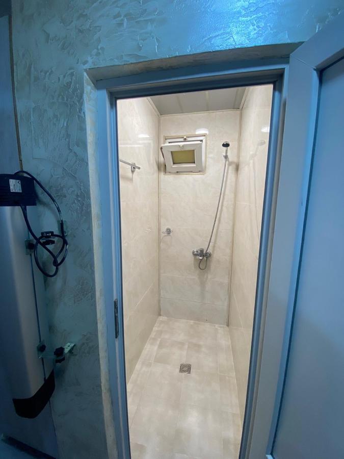 Apartment Studio Maksim Batumi Bagian luar foto