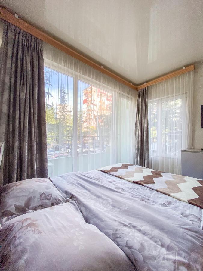 Apartment Studio Maksim Batumi Bagian luar foto