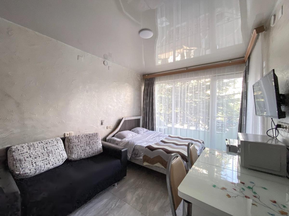 Apartment Studio Maksim Batumi Bagian luar foto