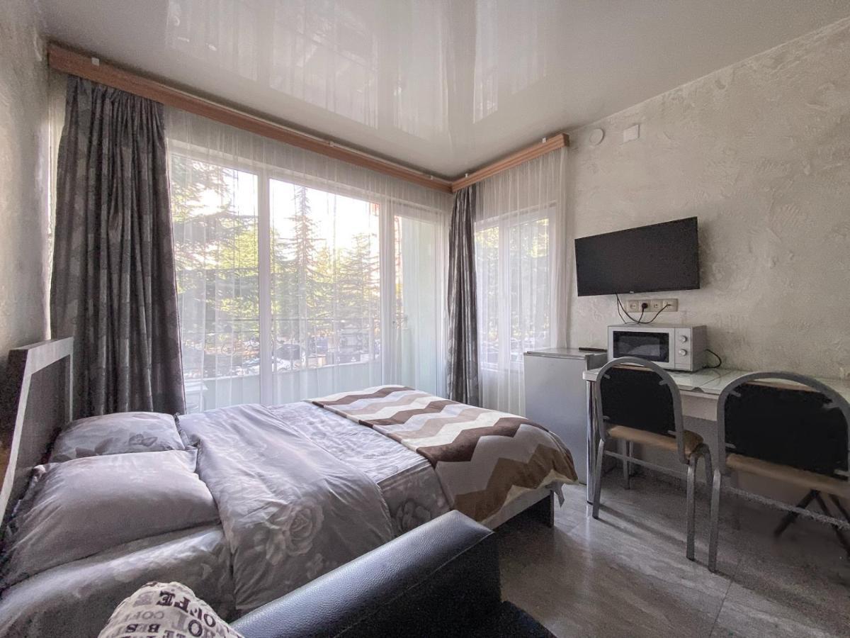 Apartment Studio Maksim Batumi Bagian luar foto