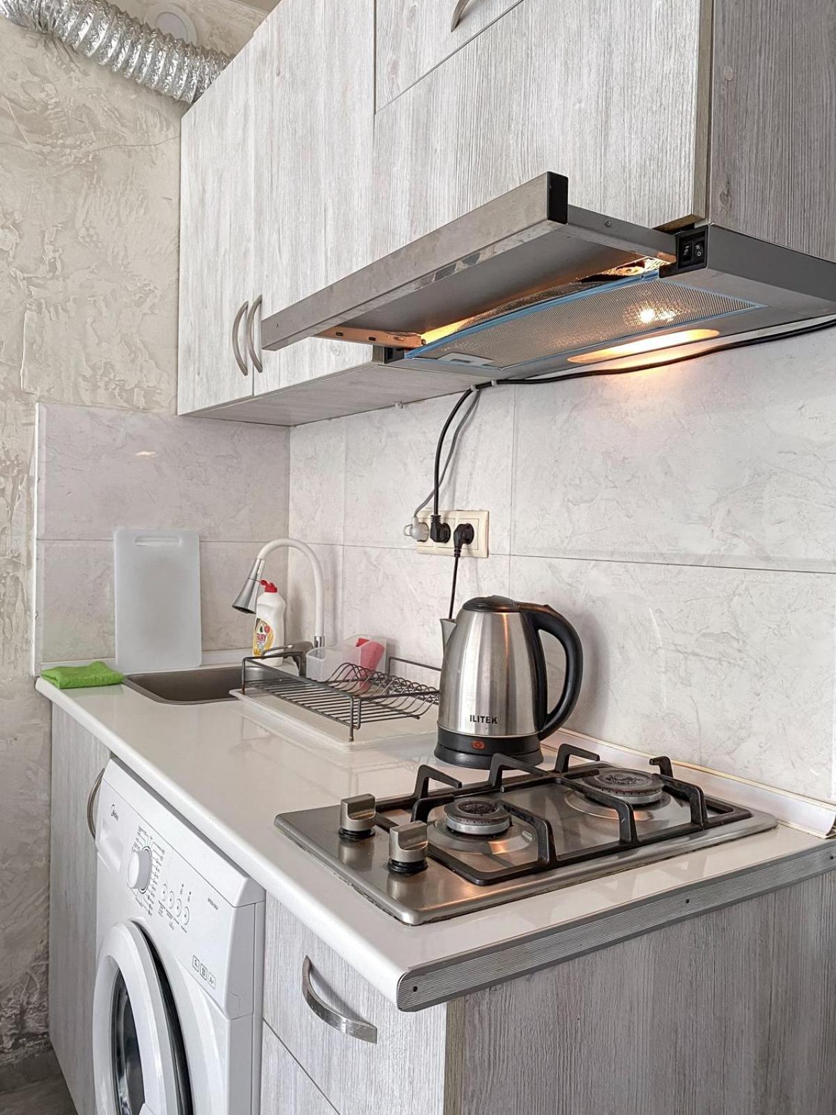 Apartment Studio Maksim Batumi Bagian luar foto